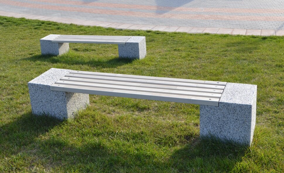 Скамейки из бетона для обустройства уличных и парковых зон